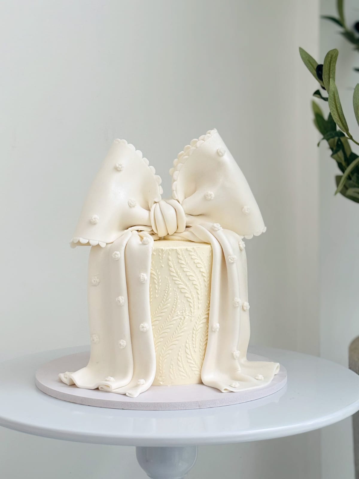 Ivory bow cake with textured panel